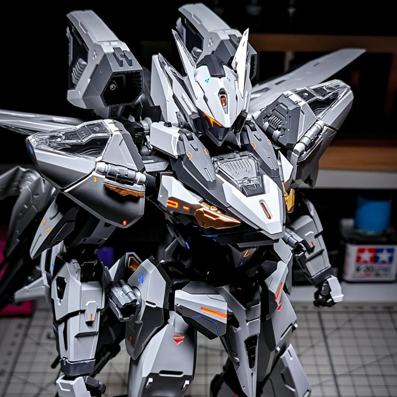 Transformeerbare anime-modelki - Model Kit Perfect Grade recensie en prijs